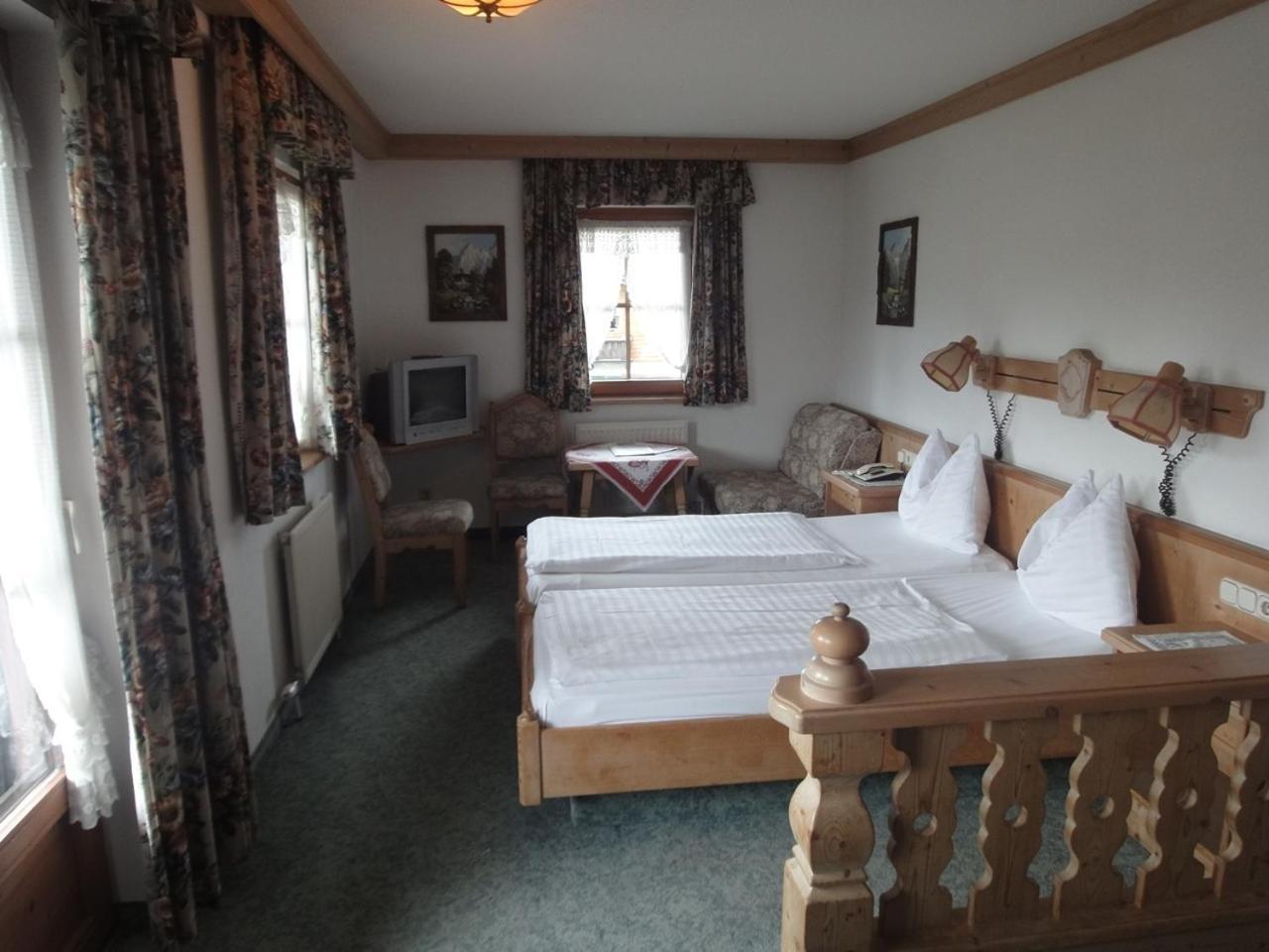 Kaiserhotel Neuwirt Оберндорф  Экстерьер фото