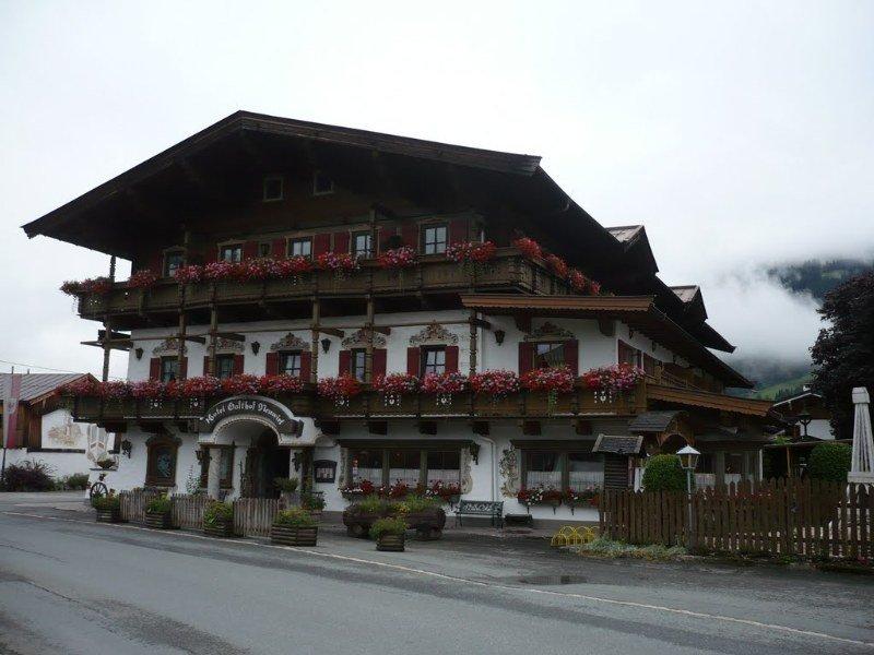 Kaiserhotel Neuwirt Оберндорф  Экстерьер фото